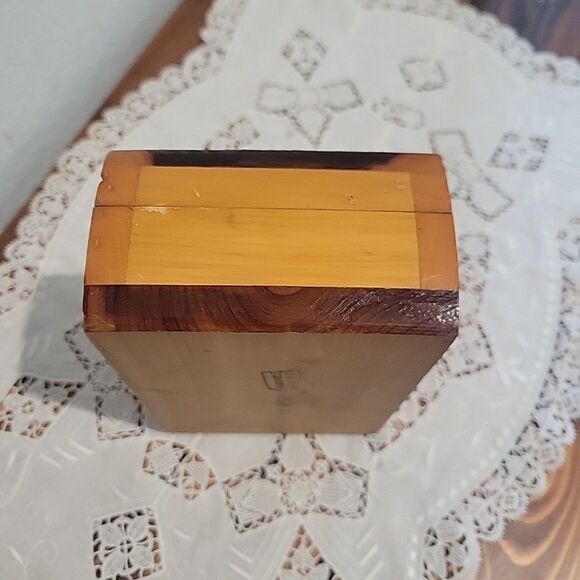 Vintage Cedar Wood Trinket Box Jewelry Chest with Hinged Lid Keepsake Etched DAD - Picture 8 of 11